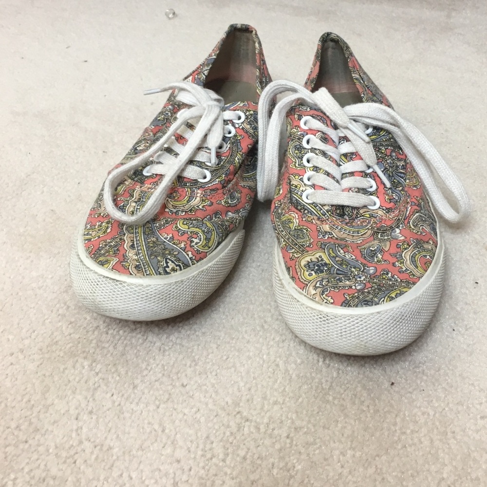 Vans - type shoes with print design
